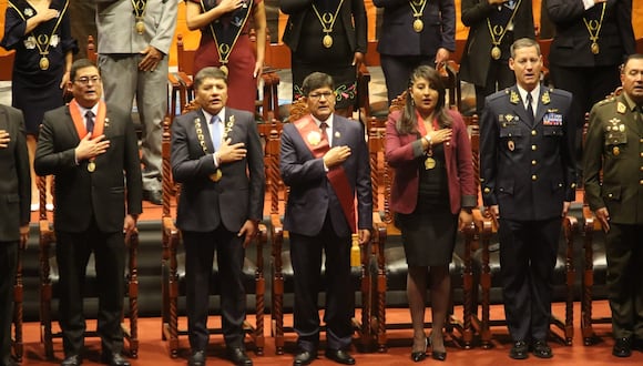 Por el Aniversario de Arequipa se hace la sesión solemne en el Teatro Municipal. (Foto: Leonardo Cuito)