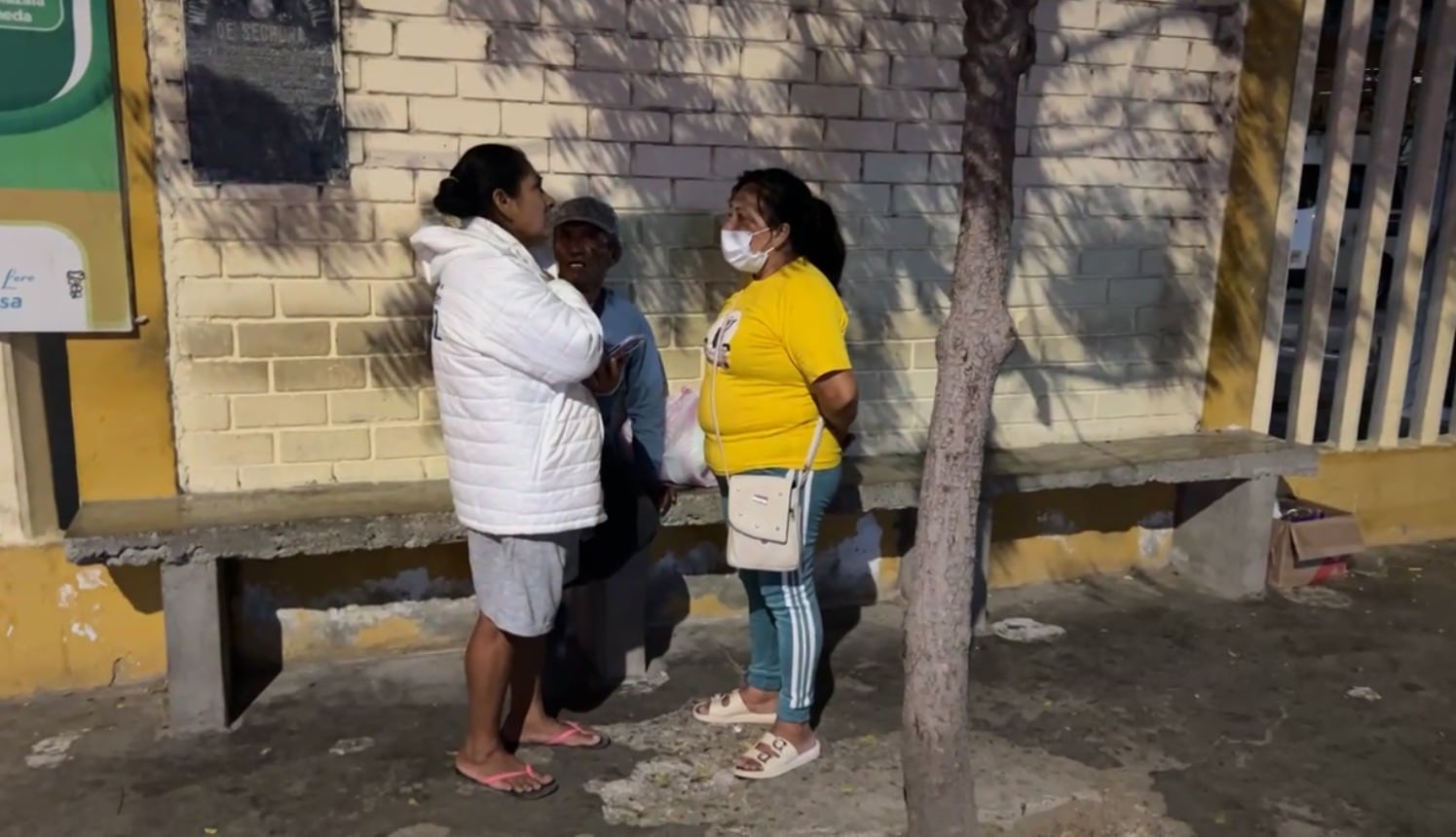 La familia pide ayuda para poder atender a los menores.