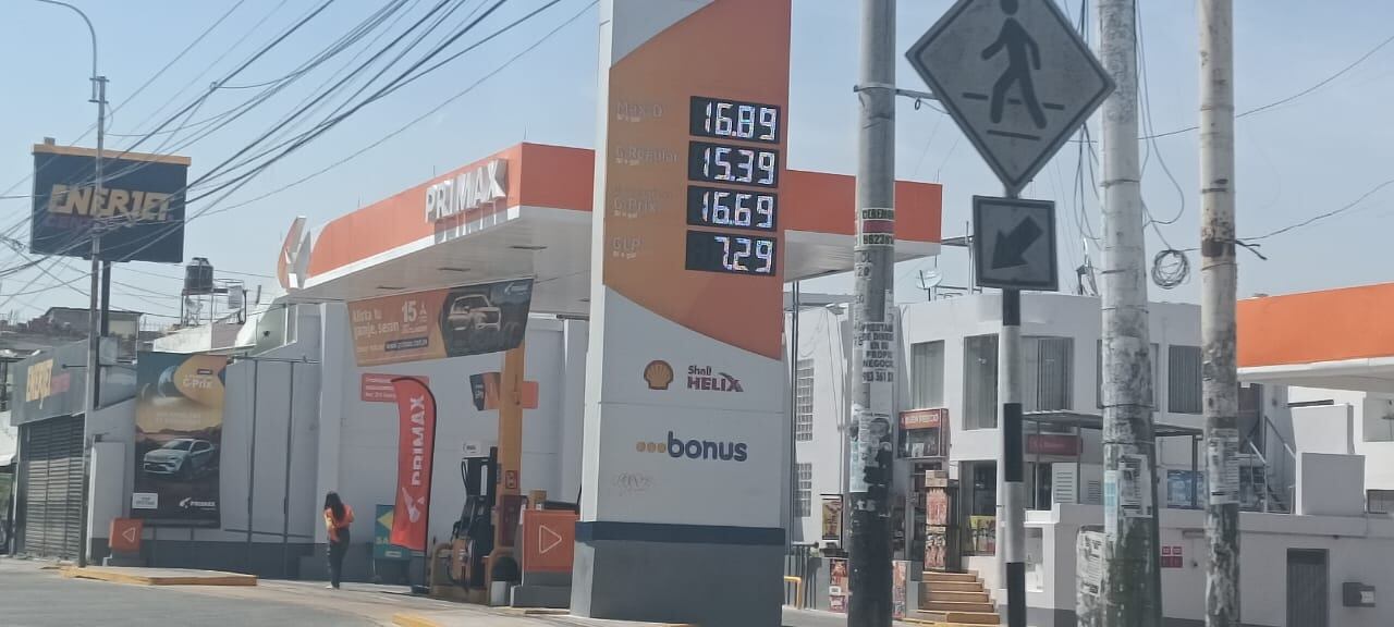 Grifo ubicado en la avenida Dolores del distrito de José Luis Bustamante y Rivero. Foto: GEC