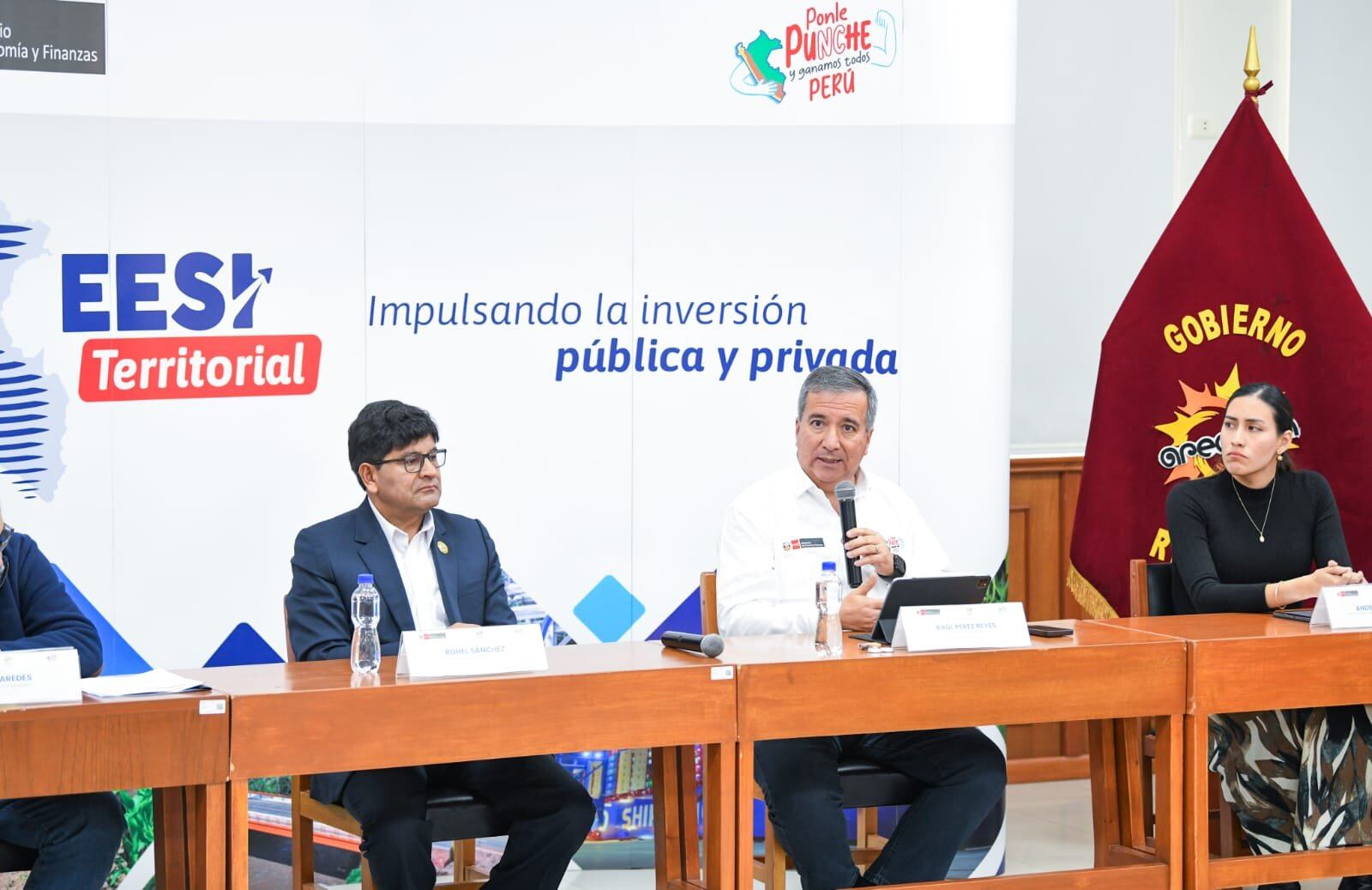 Ministro de Economía y Finanzas del Gobierno peruano, Raúl Pérez- Reyes Espejo, durante actividad en Arequipa. Foto: Difusión.