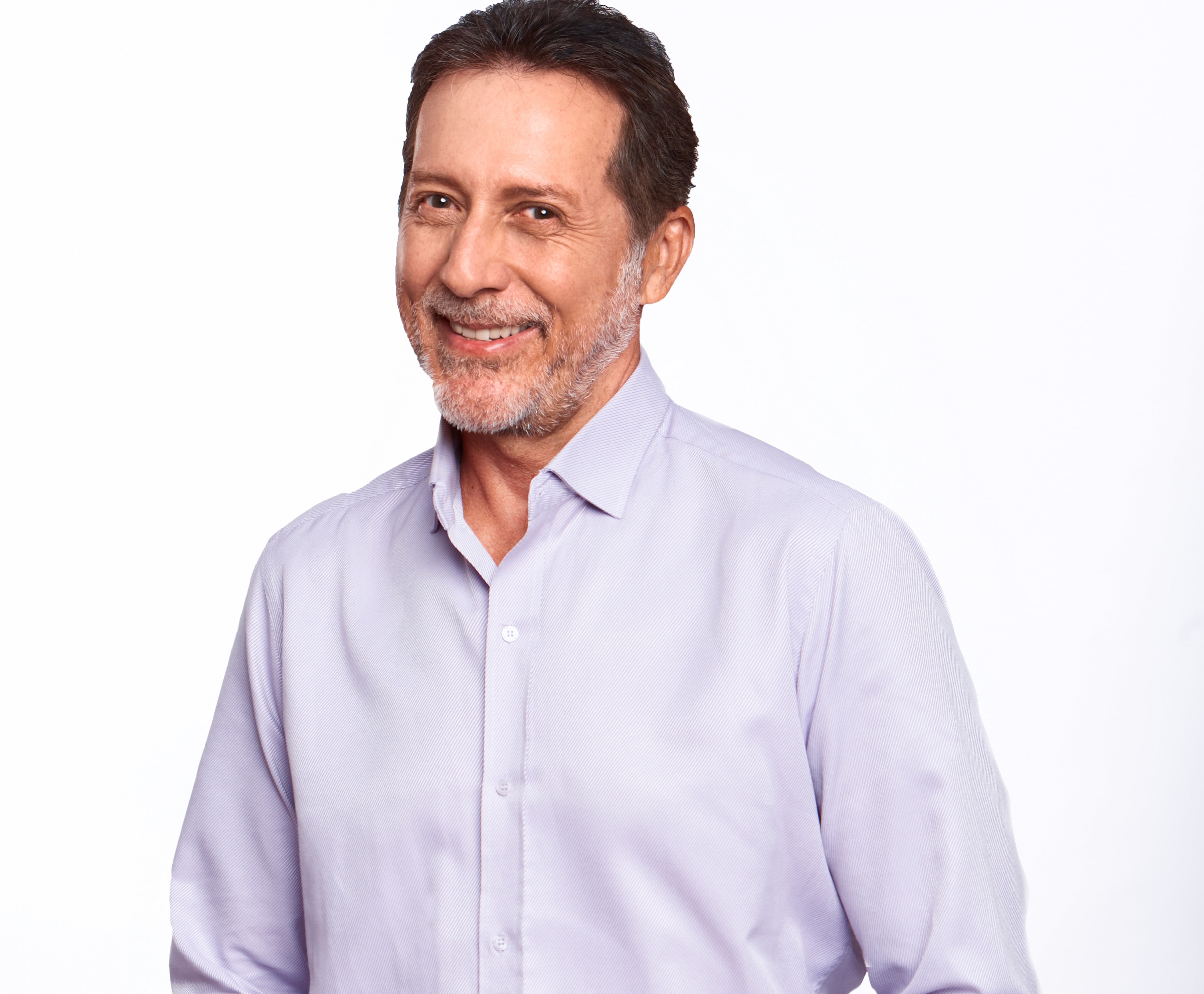 Actor regresa a "Los otros Concha 2" con su personaje de Emilio, que pondrá de vuelta y media a la historia.