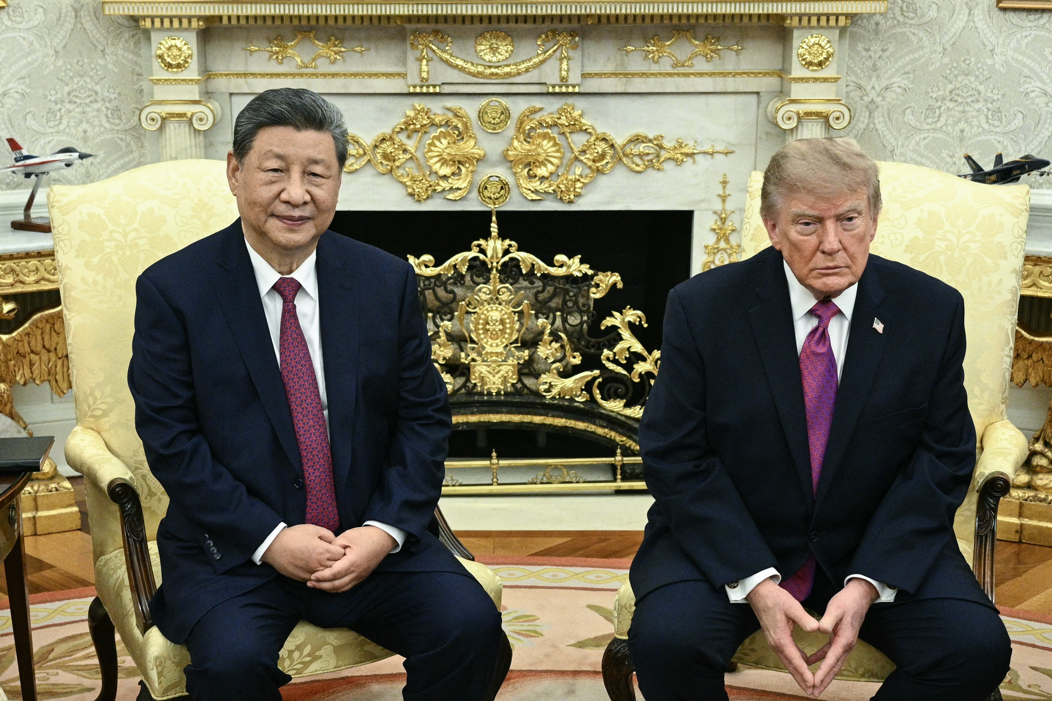 El presidente chino señaló que ambas potencias tienen la capacidad y la responsabilidad de gestionar la inteligencia artificial para el bien común durante su reunión con Donald Trump. (Foto de Brendan SMIALOWSKI / AFP).