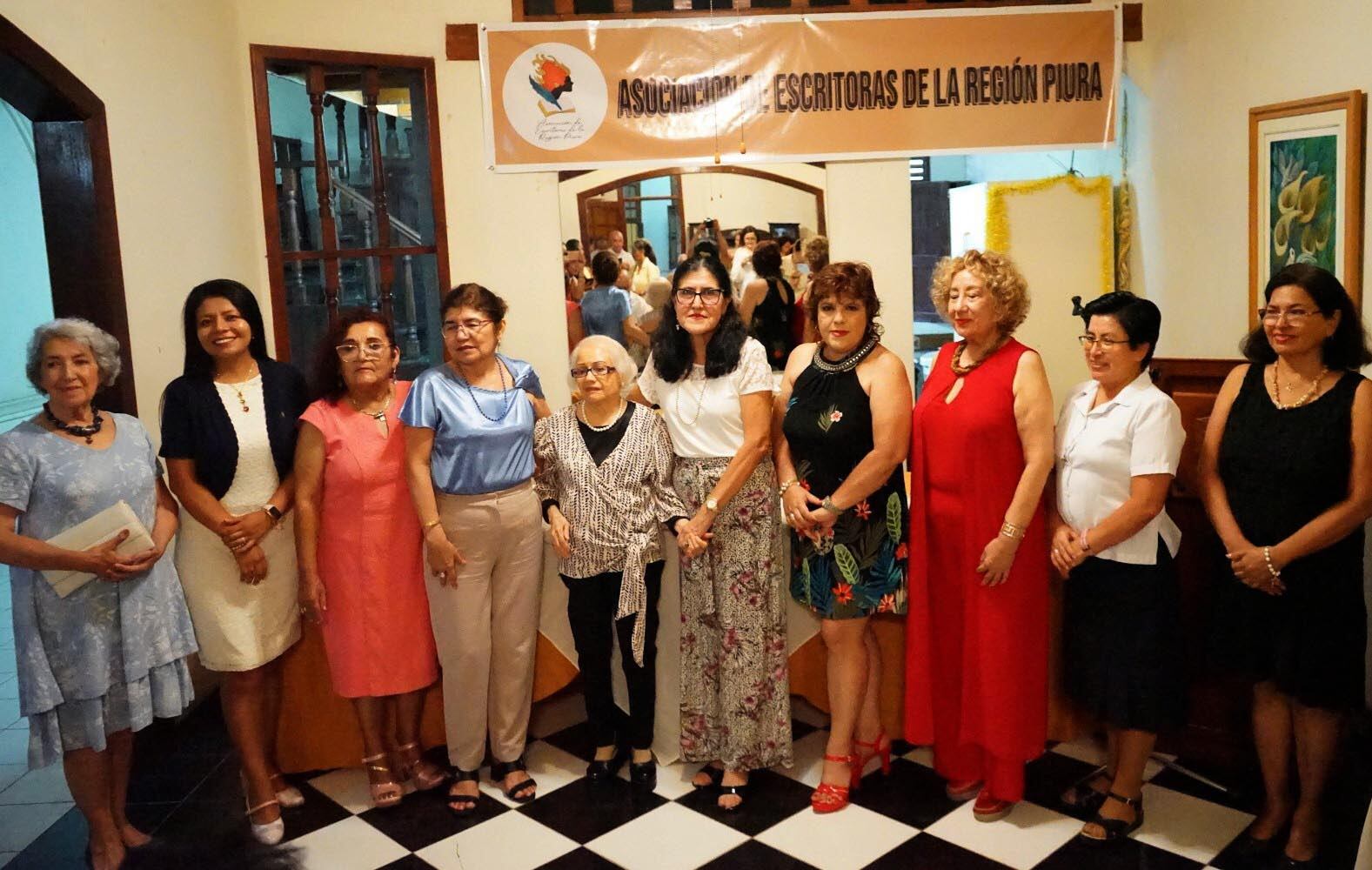 Poemas resaltaron los sentimientos y reflexiones a la vida, al amor, a la familia, etc..