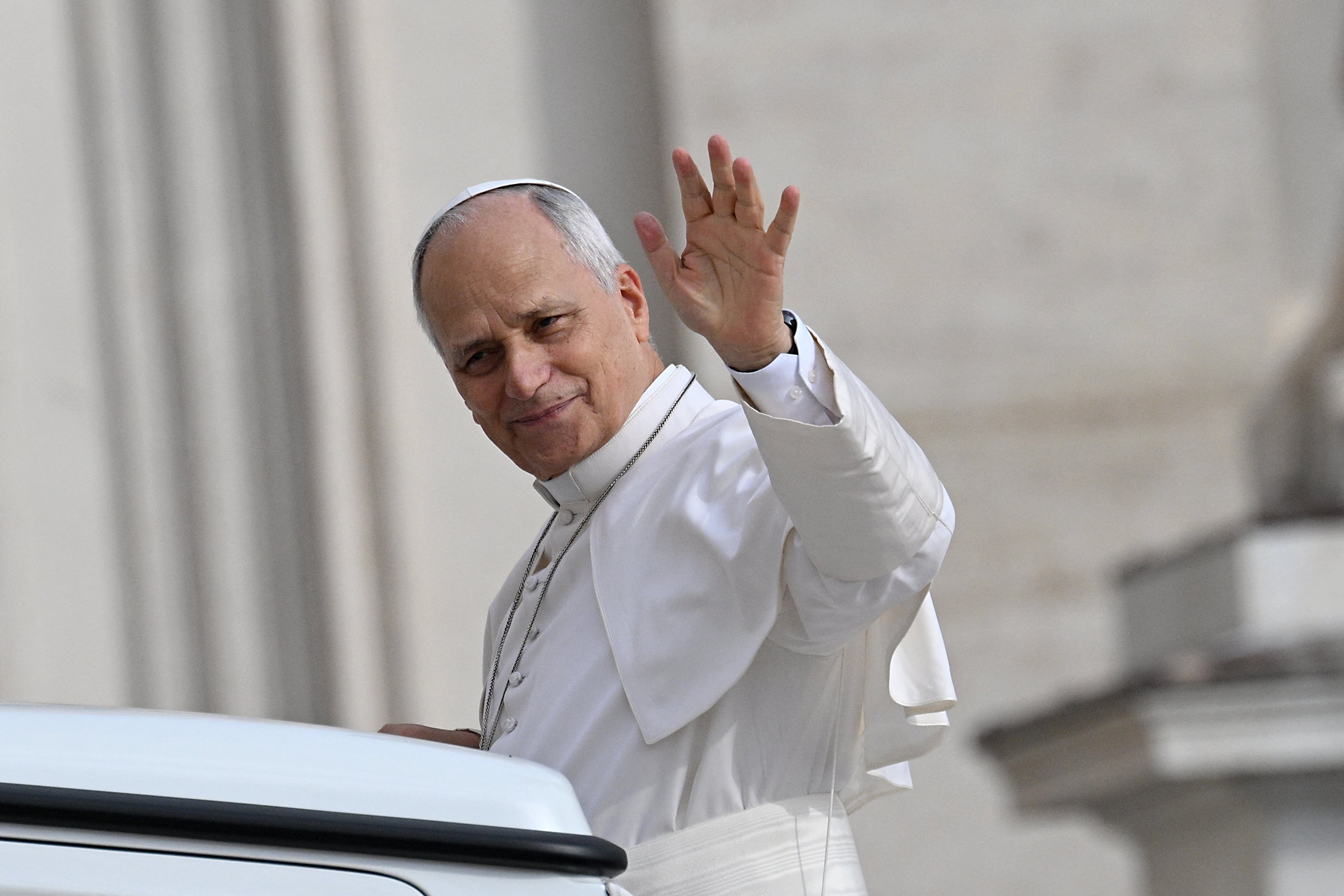 El pontífice, de 71 años, ingresará al Hospital Gemelli de Roma para una intervención quirúrgica. El Vaticano estima una semana de hospitalización y, por ahora, mantiene previsto su viaje a Perú en noviembre. (Foto de Andreas SOLARO / AFP).