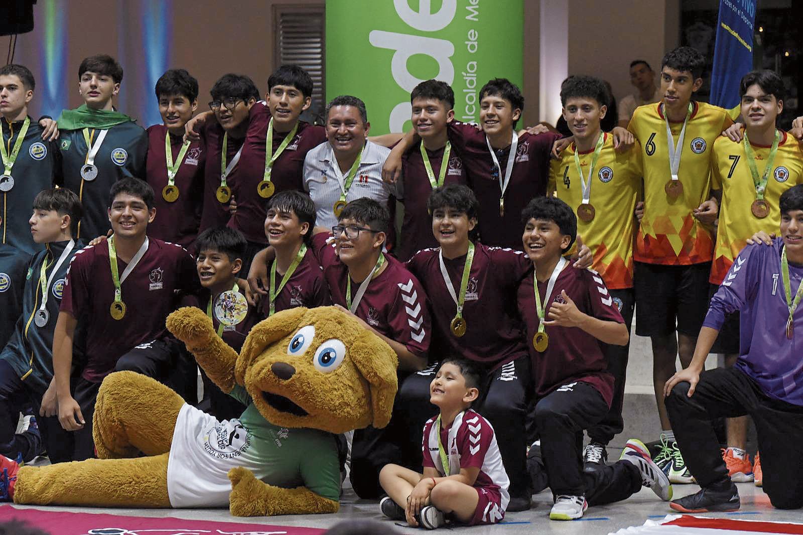 Arequipa Handball Club triunfó sobre un equipo brasileño. Foto: GEC.