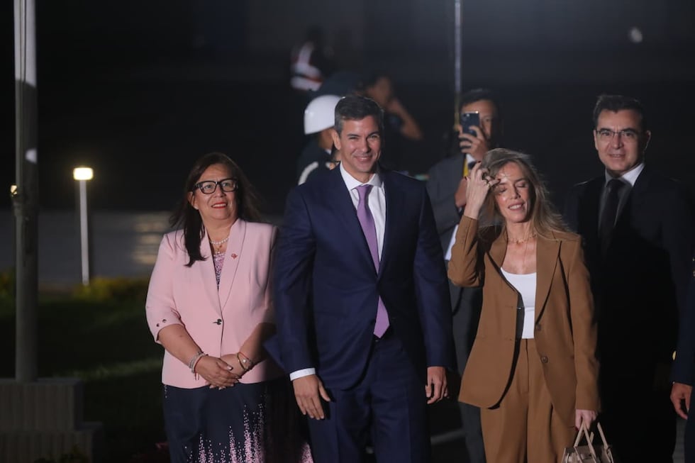 Presidente de Paraguay arriba a Lima para participar en la toma de mando de Keiko Fujimori