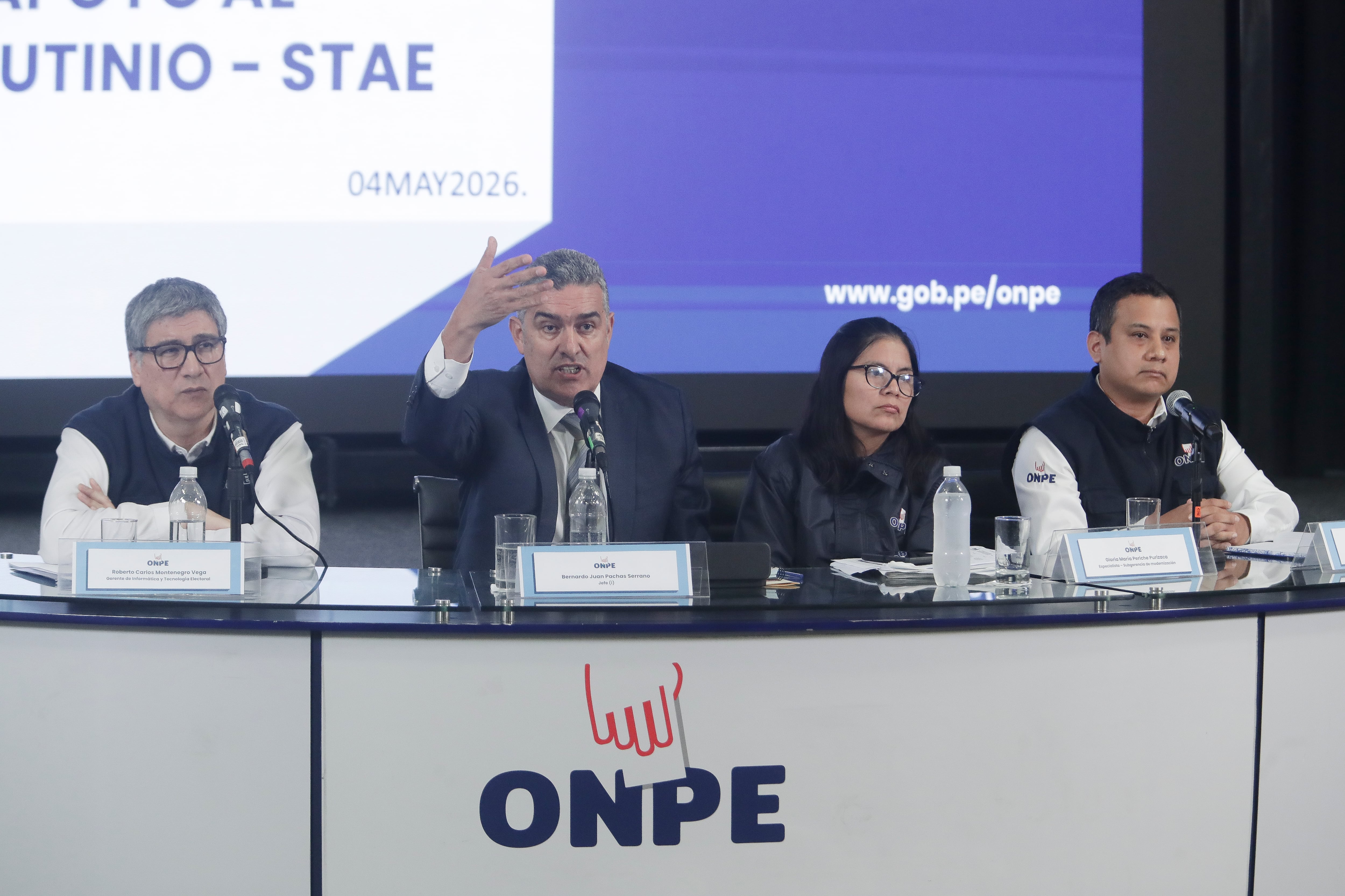 López Aliaga cuestiona que la ONPE haya dicho que en las mesas 900, "cualquiera puede votar". Foto: Julio Reaño / GEC