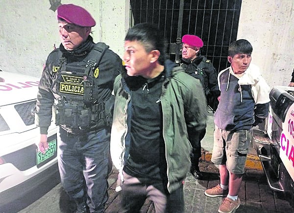 A "Los Rapiñas" los detuvieron pese a que intentaron escapar tras robos en el Cercado de Arequipa. Foto: PNP.