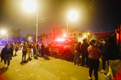 Los Olivos: Asesinan a balazos a motociclista frente a un parque