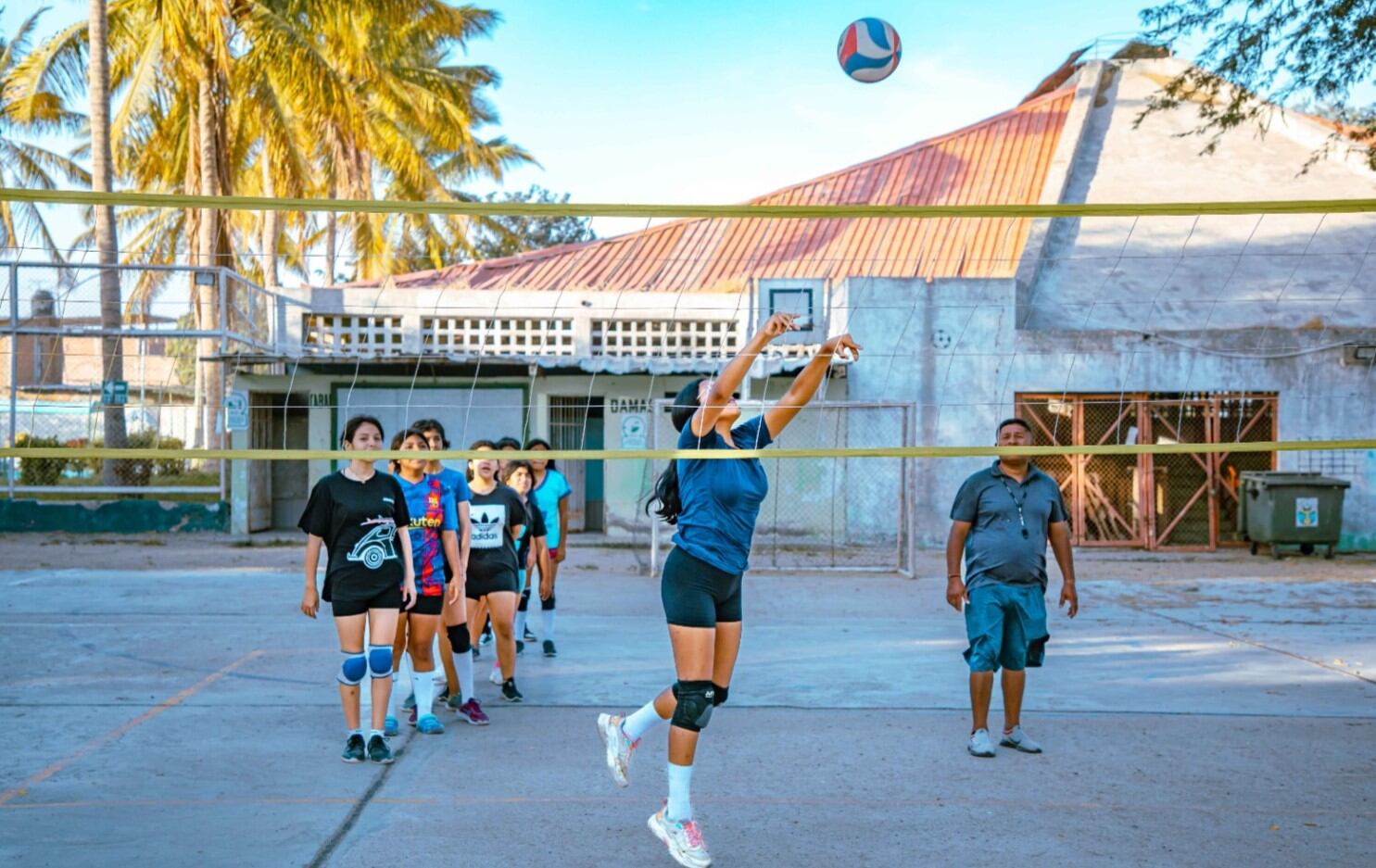 Se dictarán talleres de fútbol, vóley y natación en forma gratuita para niños y adolescentes.