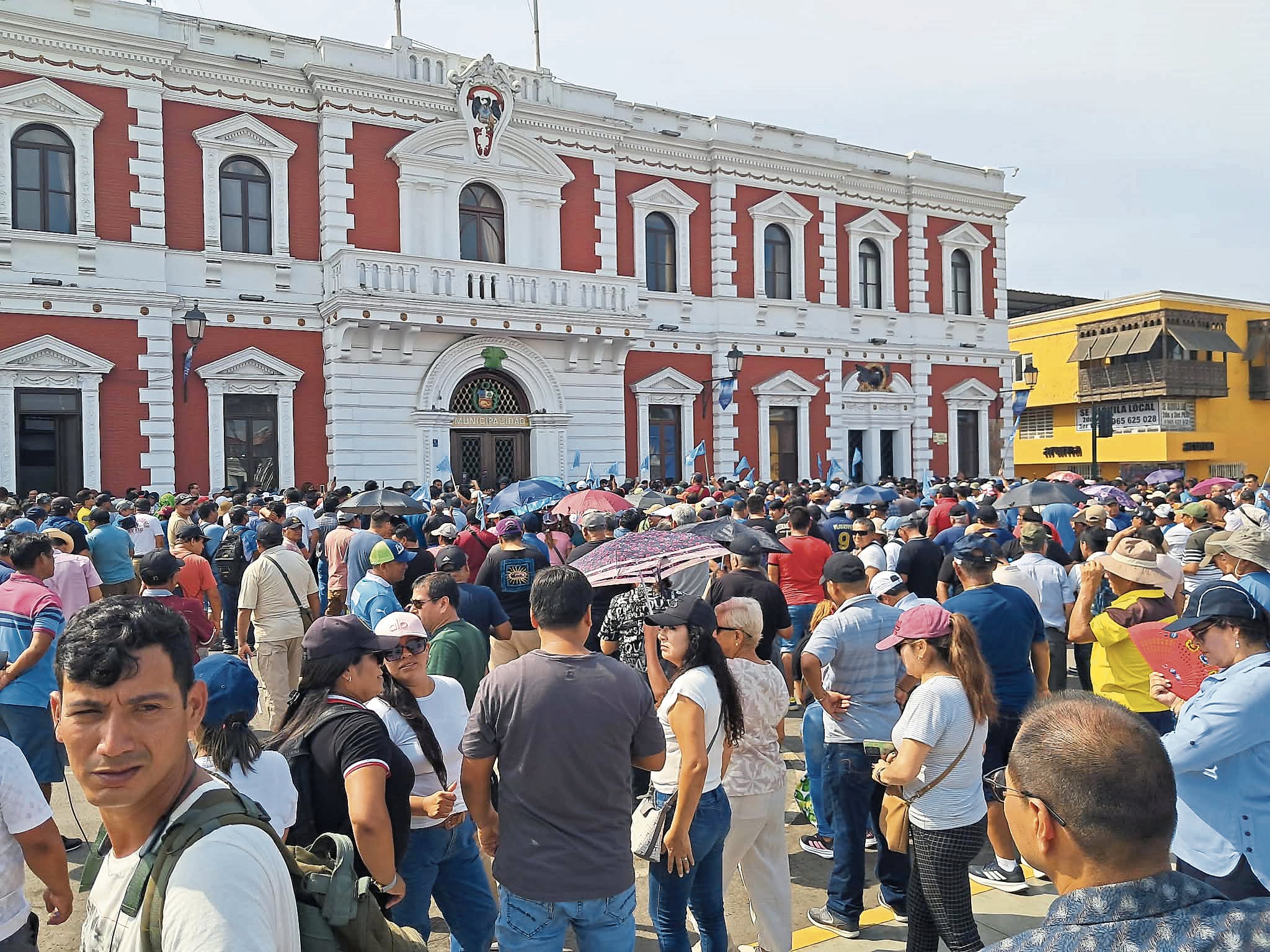 El último jueves acataron un paro y realizaron un plantón en exteriores de la MPT.