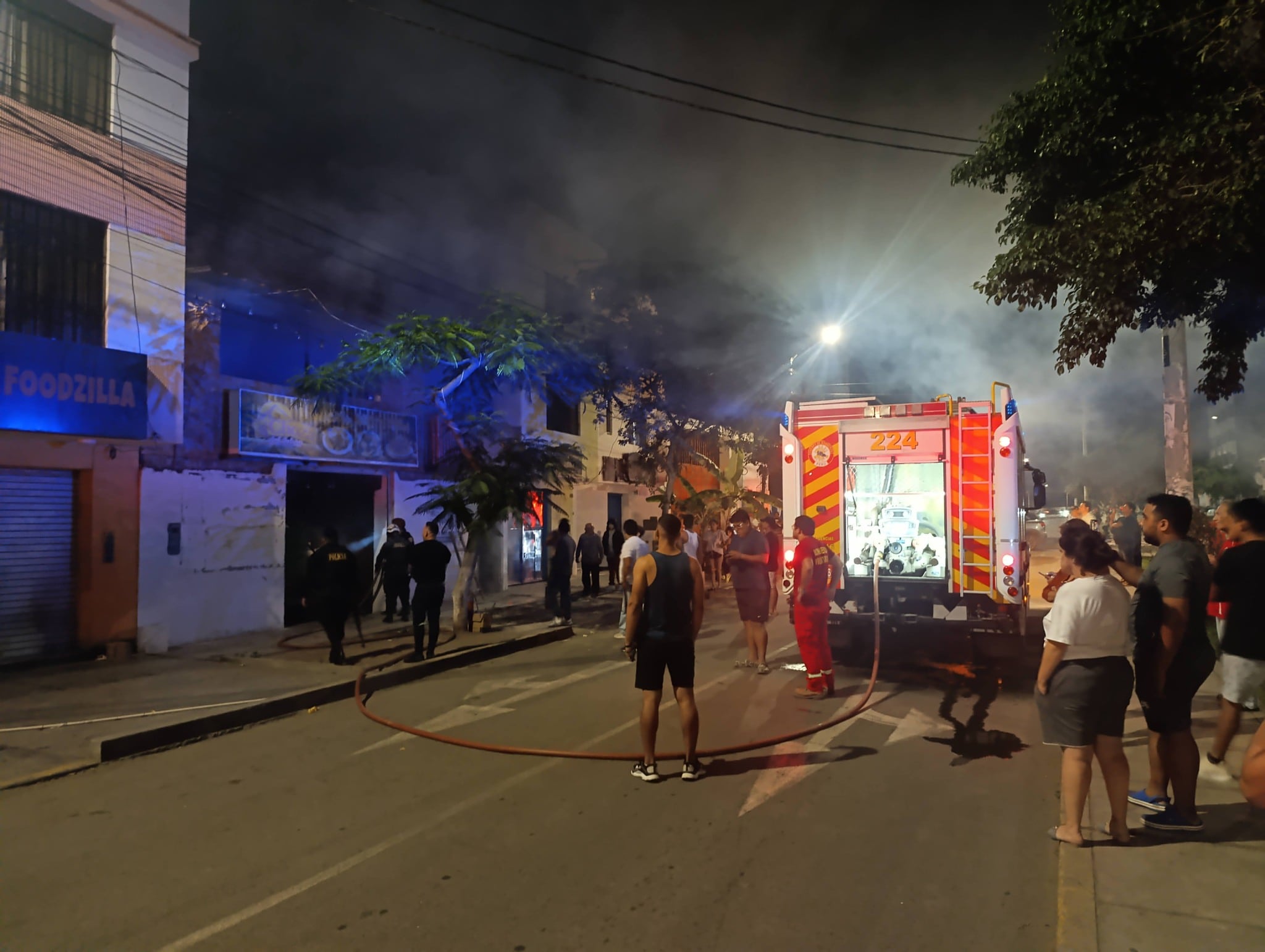 Según el COER La Libertad, el negocio terminó con el 80% de afectación. (Foto: Bitácora Noticias)