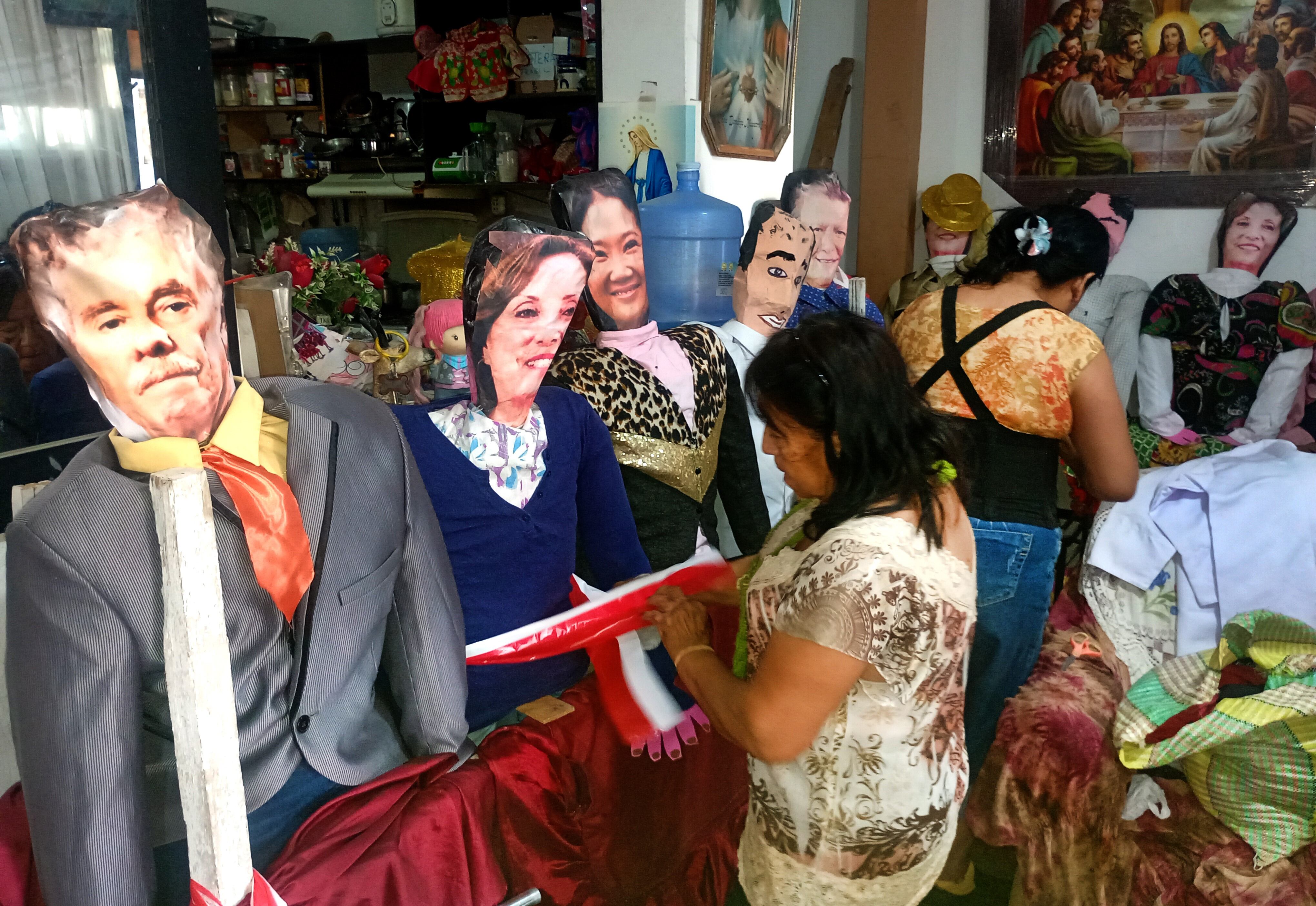 Los tradicionales muñecos confeccionados por doña Consuelo Ayala.