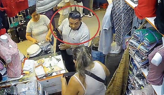 Cámaras grabaron a sujeto ladrón de indumentaria.