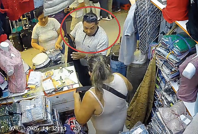 Cámaras grabaron a sujeto ladrón de indumentaria.