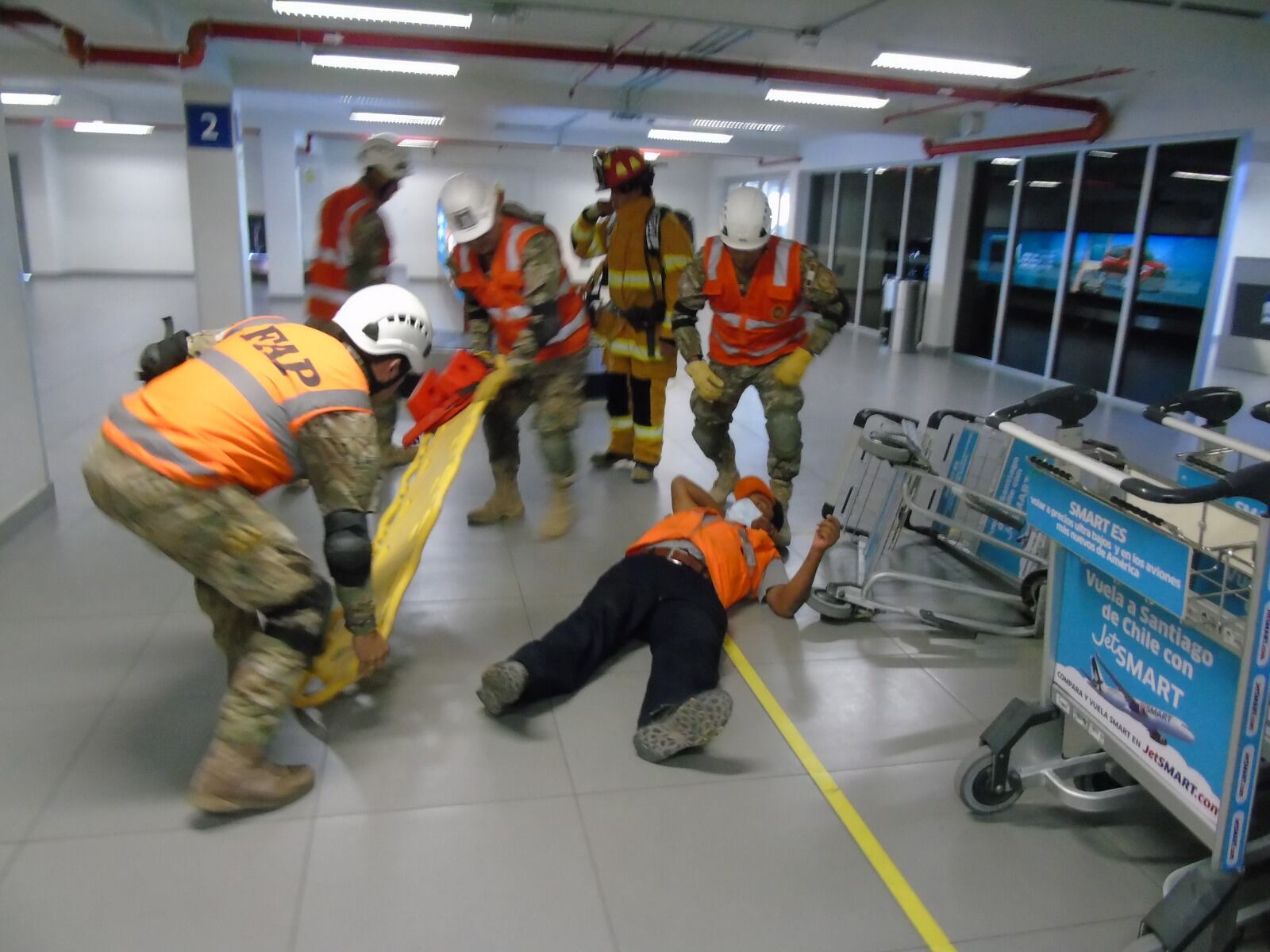 Atención de heridos. (Foto: Ala Aérea N.3)