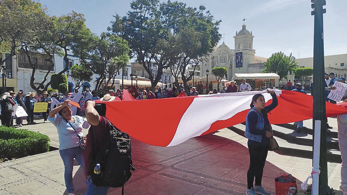 Protestaron en la Plaza España, frente a la Corte Superior de Justicia de Arequipa. Foto: GEC.
