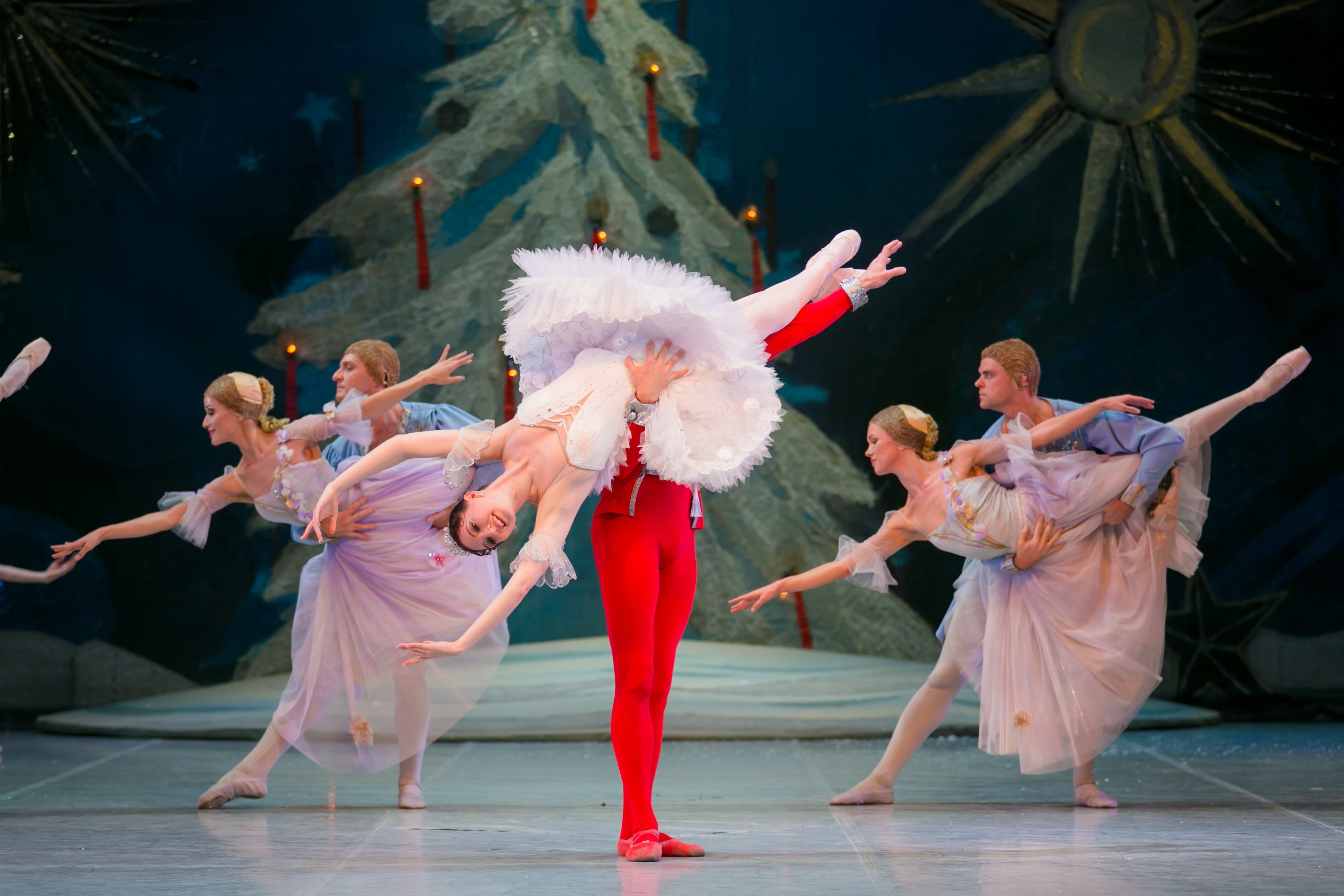 “El Cascanueces” con el Ballet Clásico de San Petersburgo, los días: sábado 13 y domingo 14 de diciembre (Doble función: 4 p.m. y 7 p.m.) En La Cúpula de las Artes.