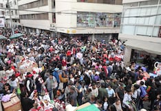 Cientos de personas acuden a Mesa Redonda para realizar sus compras navideñas (FOTOS)