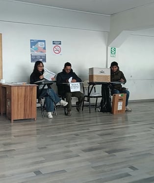 Puno: Más de 900 mil electores hoy eligen a sus autoridades regionales y municipales .