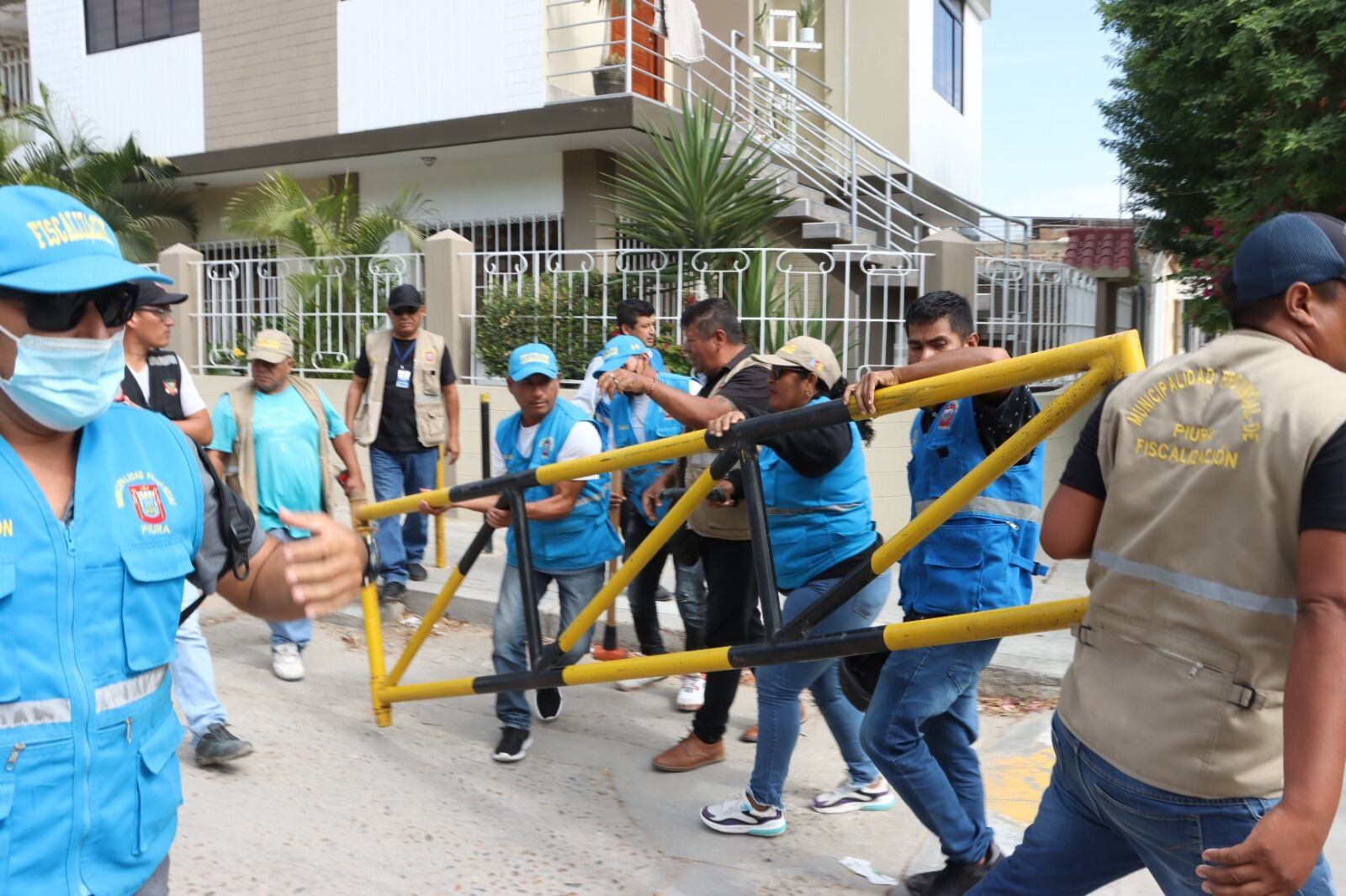 Retiran tranquera de la urbanización Piura