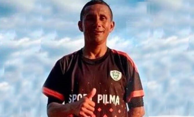 Debutó jugando por el equipo de Sport Pilma en Morropón en la Ex Copa Perú.