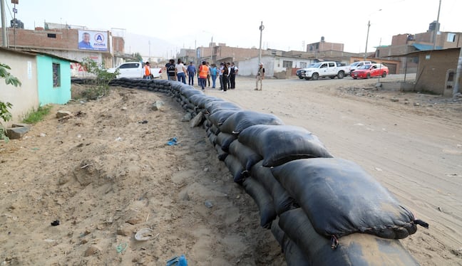 Municipalidad colocó los fardos en varios sectores del distrito de Alto Trujillo