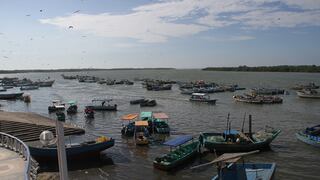 Tumbes: Rescatan a 30 pescadores artesanales varados en altamar por oleajes anómalos (VIDEO)