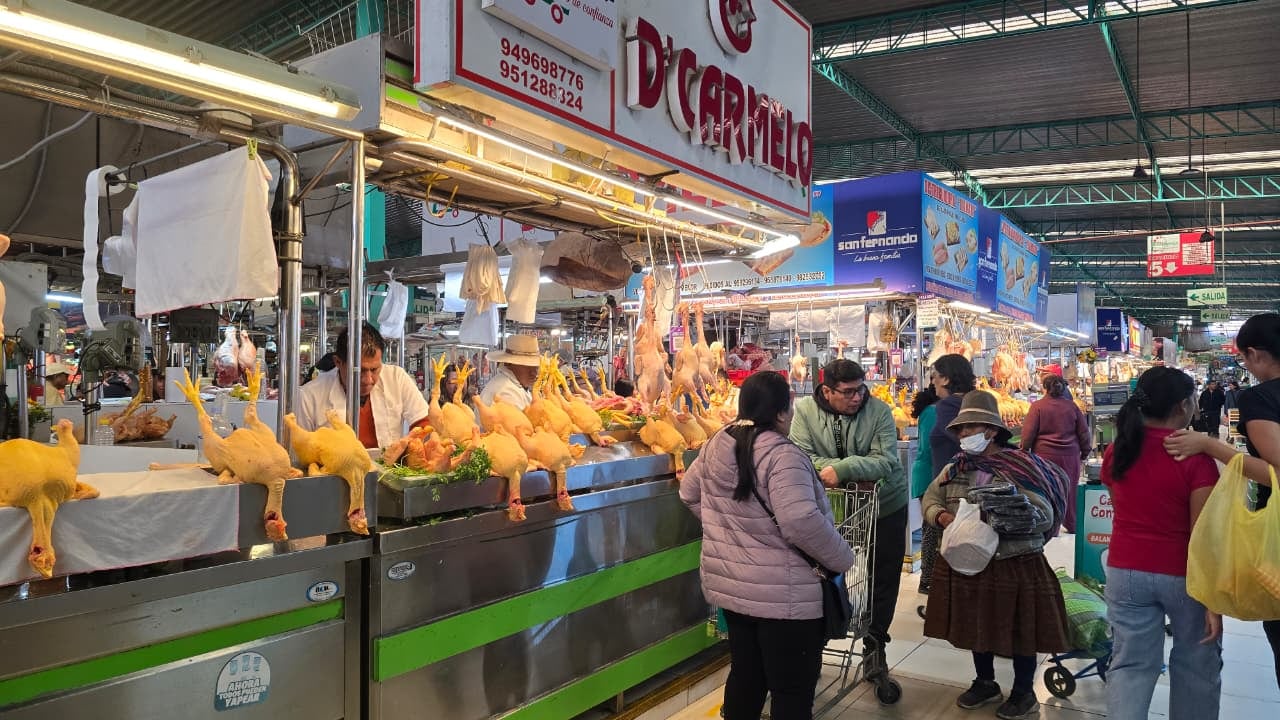 Precio del kilo de pollo se eleva hasta los S/10.50 en algunos mercados de Arequipa. (Foto: Yunsu Pariapaza/@photo.gec)