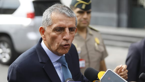 Víctor Torres salió declarar tras finalizar el Consejo de Ministros y confirmó su renuncia al cargo por motivos personales. (Foto: GEC)