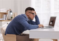 Love-bombing laboral: estudio alerta que el exceso de halagos puede desgastar al talento