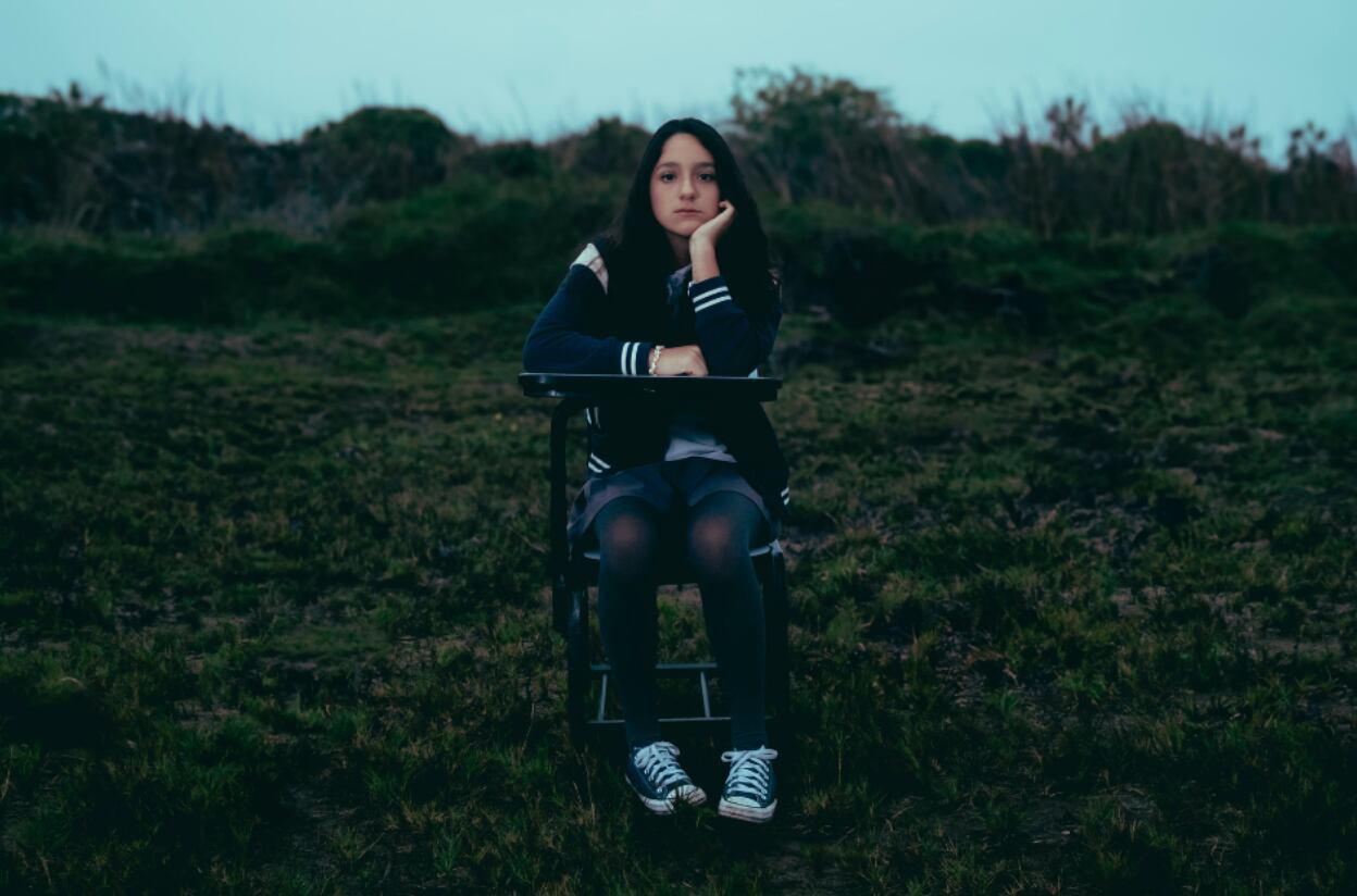 La joven artista presenta un tema sobre la amistad y el empoderamiento adolescente, producido por Giovanni Rossi y con videoclip dirigido por Gonzalo Calmet.