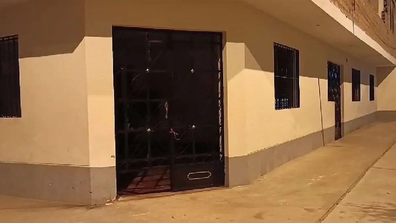 El individuo involucrado vestía pantalón y casaca negra, pero hasta el momento no ha sido identificado.