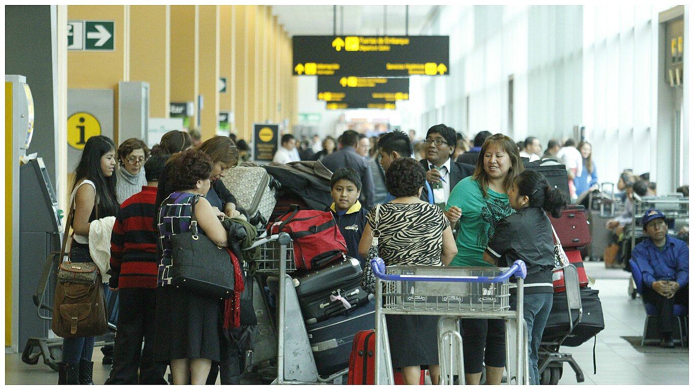 Si la aerolínea no dispone de un vuelo, debe realizar las gestiones necesarias para su embarque en otra aerolínea a la mayor brevedad.