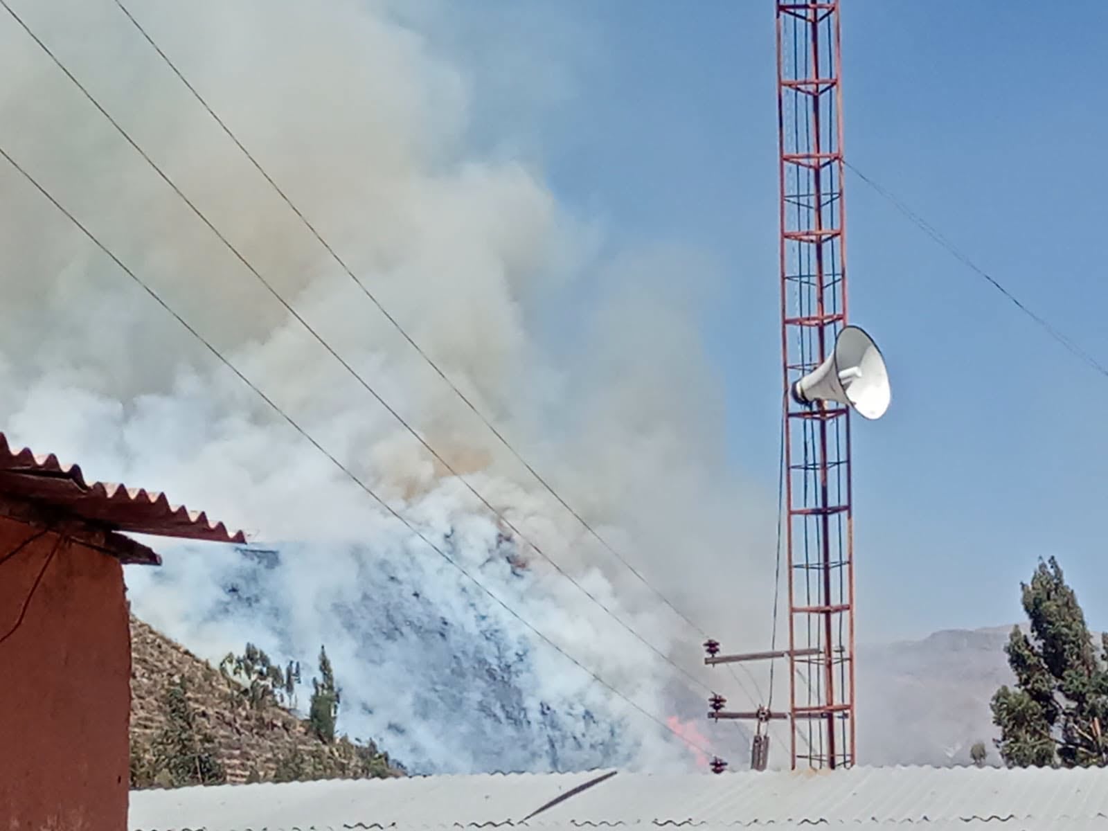 Incendio forestal en Coporaque, provincia de Caylloma