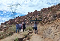 Arequipa: La Cruz de Tiabaya bajó del cerro para recibir la bendición de la Mamita de Chapi