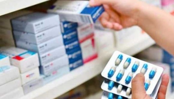 21 de junio del 2015. Hace 5 años Obligarán a farmacias a tener 40 medicamentos genéricos en su stock. Gobierno quiere que sea obligatorio que los titulares de registros de las medicinas informen si se descontinúa la importación o fabricación.