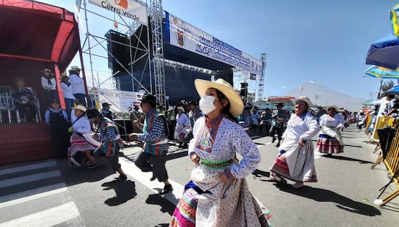 Más de 40 agrupaciones participan de festividad por el Aniversario de Arequipa. (Foto: Yorch Huamaní)