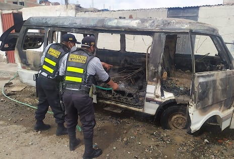 San Juan de Miraflores: Reportan que combi se incendió en la av. Los Héroes