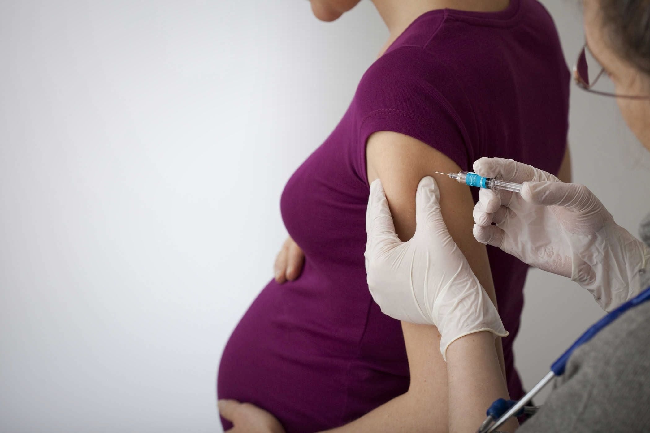 Tras la incorporación de la vacuna contra el Virus Sincitial Respiratorio al Esquema Nacional de Inmunizaciones, la SPOG planteó ajustes técnicos para ampliar la cobertura y mejorar la protección de recién nacidos y lactantes.