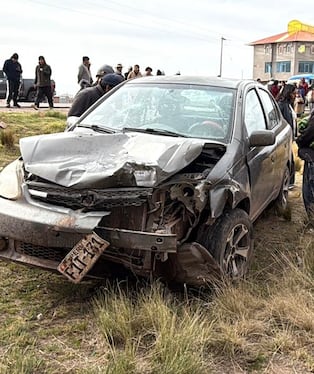 El accidente ocurrió a la altura del kilómetro 6 de la carretera. La víctima viajaba en su triciclo junto a su hijo de 12 años, quien presenció la tragedia.