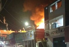 Fuego envolvió con rapidez las precarias viviendas en Secocha, en Arequipa