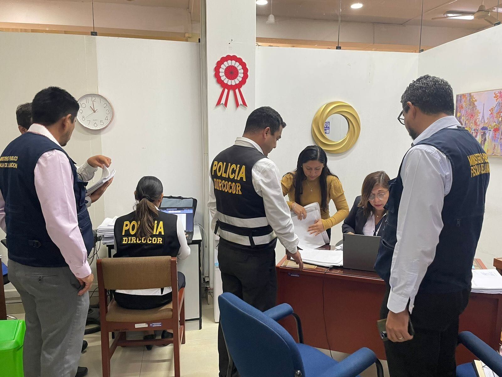 Fiscales investigan el servicio que ejecutó la persona que entregó los diez mil soles al rector de la UNP.