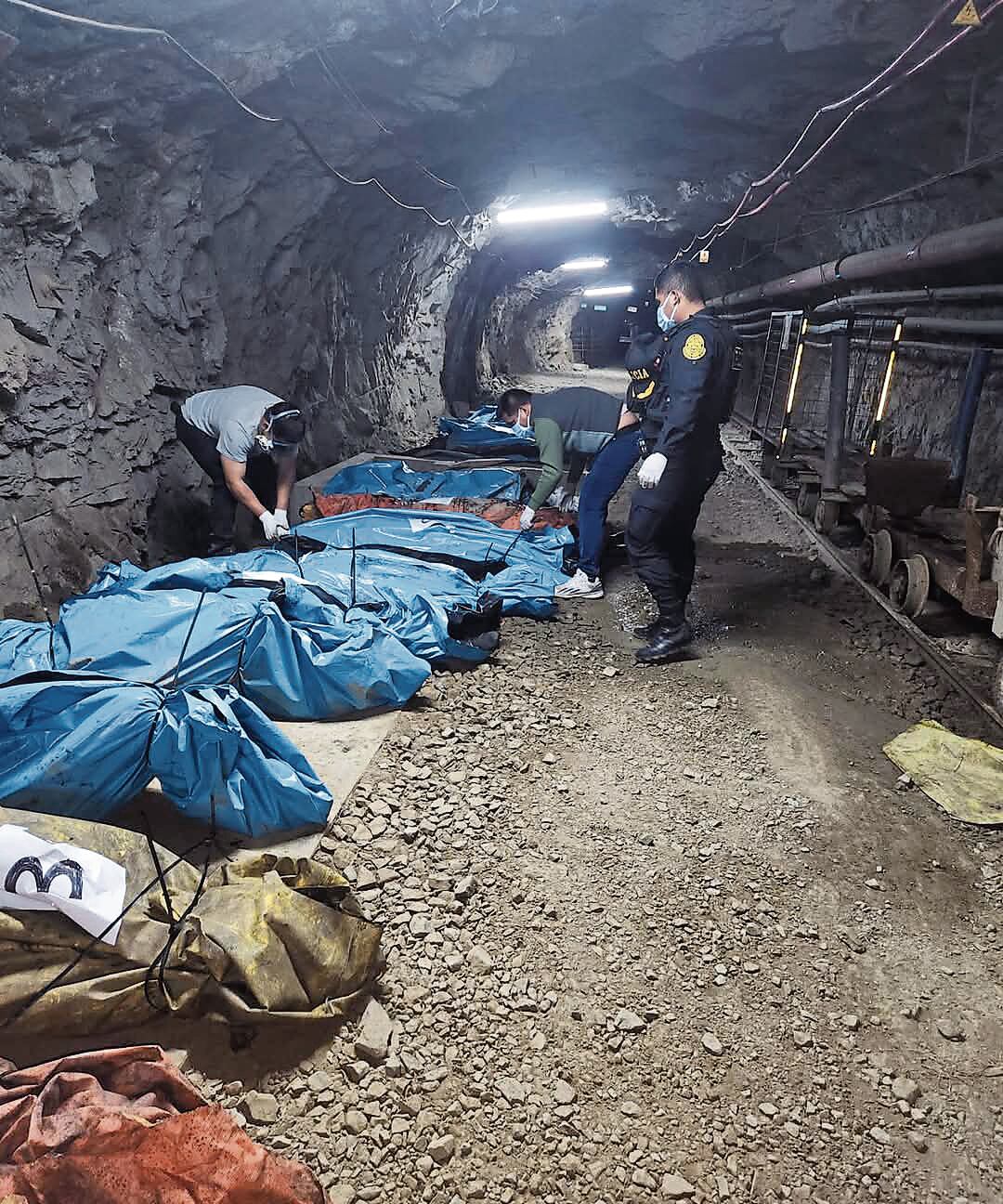 “La gran alianza 2”, responsable del asesinato de 13 trabajadores, pelea el control de la minería ilegal con “Los parqueros”, “El clan Espinoza” y la “Batería del loco Franklin”.