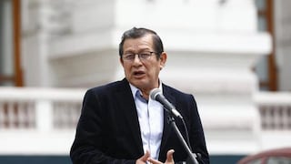 Salhuana: “El político comprometido con su país debe estar dispuesto a asumir recortes en su mandato”