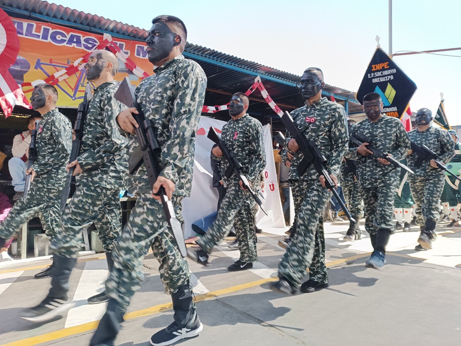 Internos de Arequipa participaron de desfile. (Foto: Difusión)