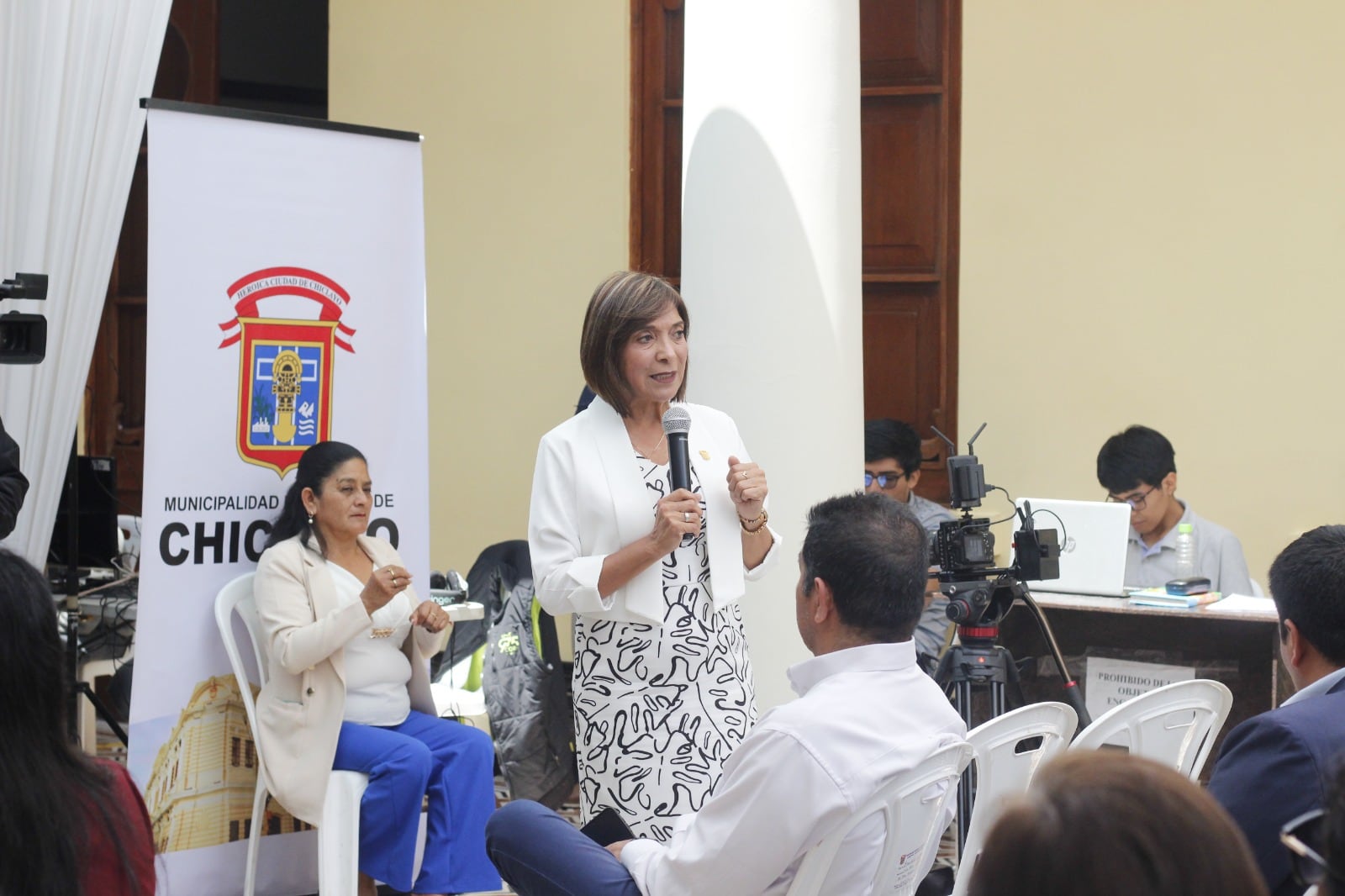 Nueva controversia en torno a la gestión de Janet Cubas.