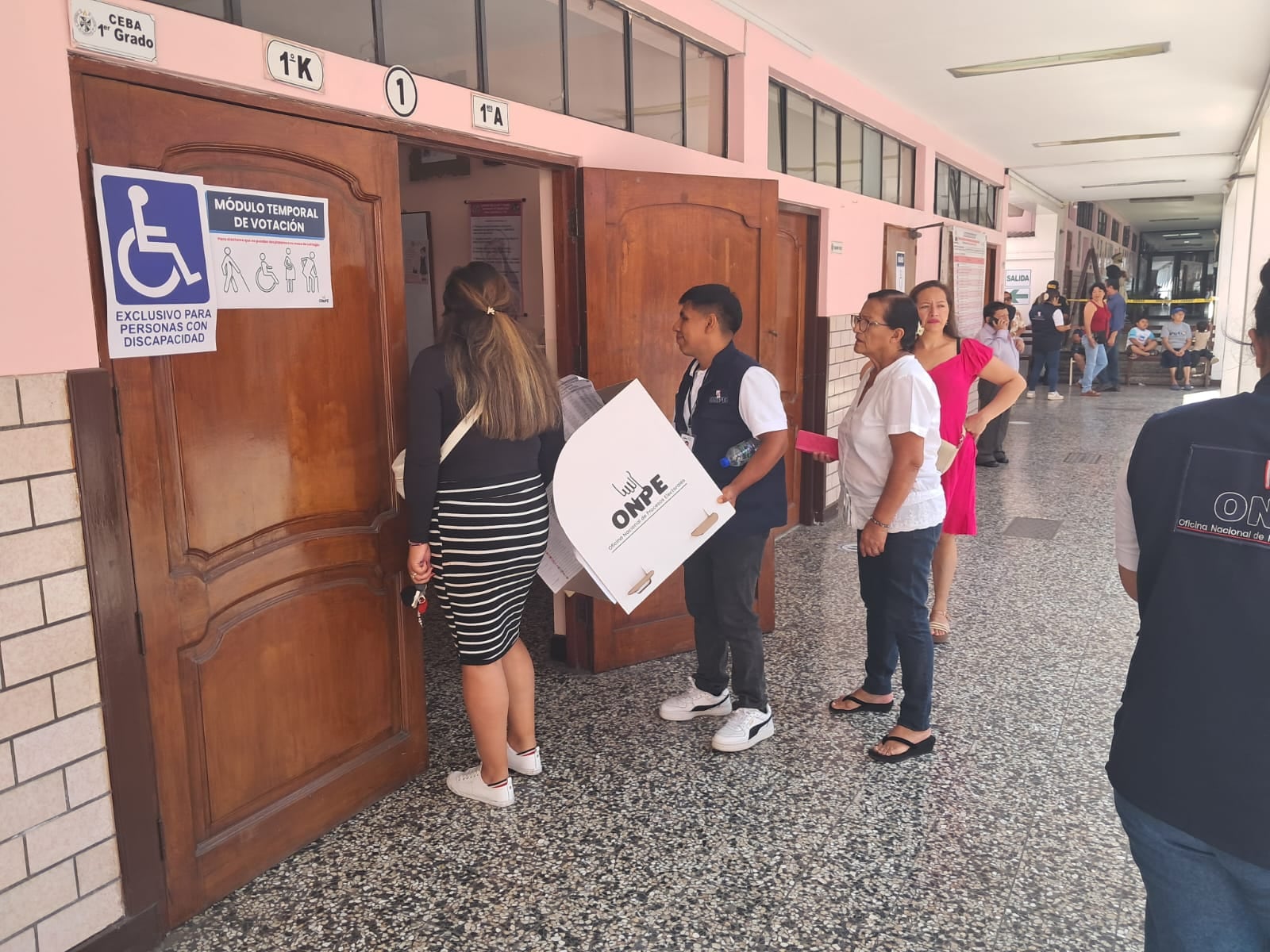 Fueron usados ayer como locales de votación.