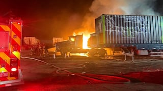 Incendio destruye tráiler en la vía de Evitamiento de Arequipa (VIDEO)
