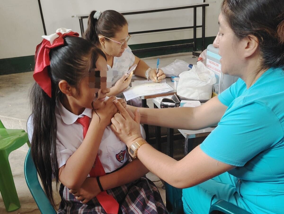 Vacunación a menores contra el dengue en Piura